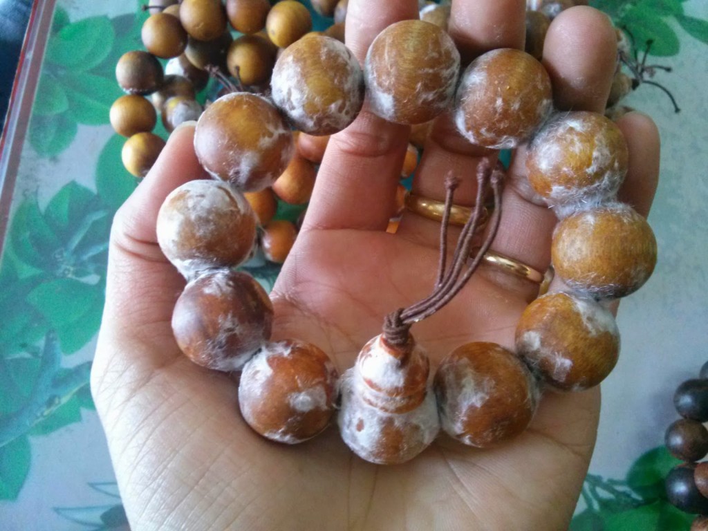 Vòng đeo tay gỗ Ngọc Am lên tuyết