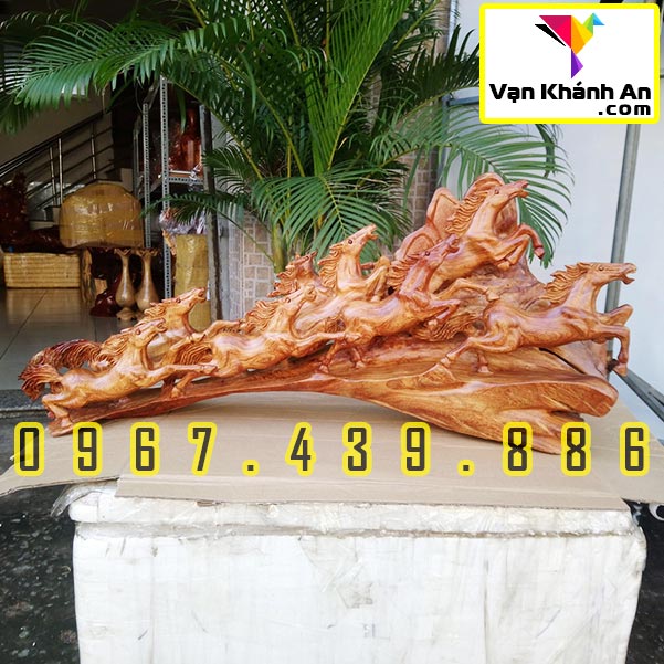 Tượng bát mã gỗ hương