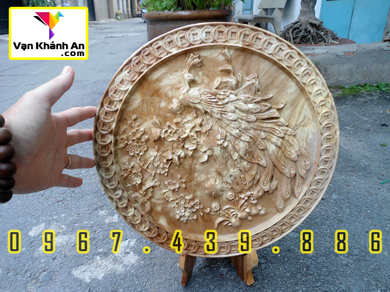 Đĩa gỗ trang trí chim công hoa mai gỗ nu nghiến