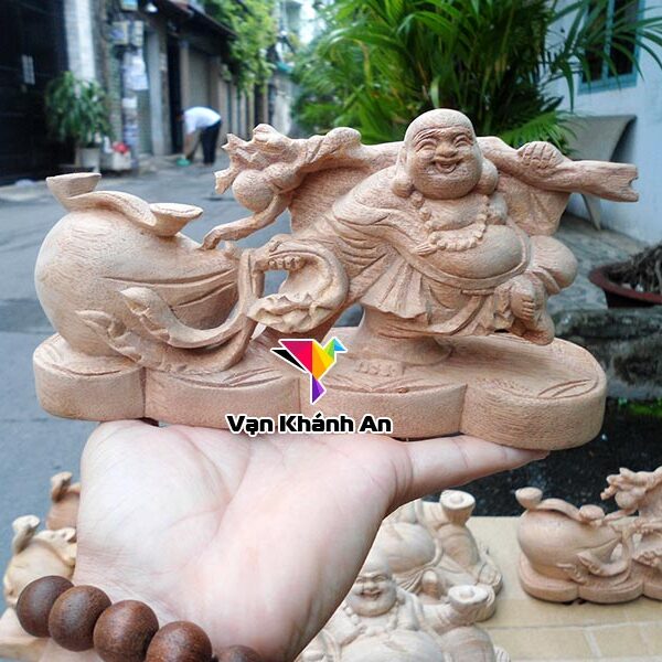 Phật Di Lặc để xe ô tô gỗ xá xị