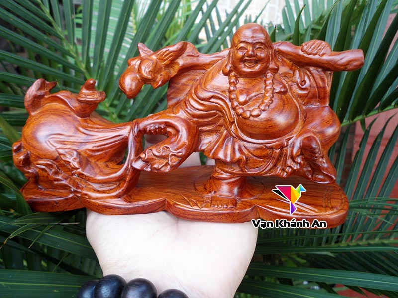 Tượng Phật Di Lặc để xe ô tô bằng gỗ