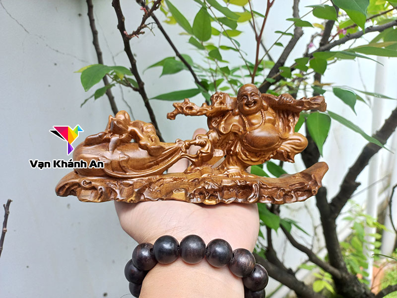 Tượng Phật gỗ để xe ô tô