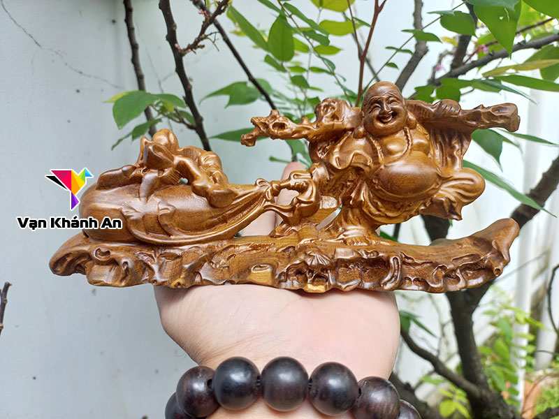 Tượng Phật gỗ để xe ô tô