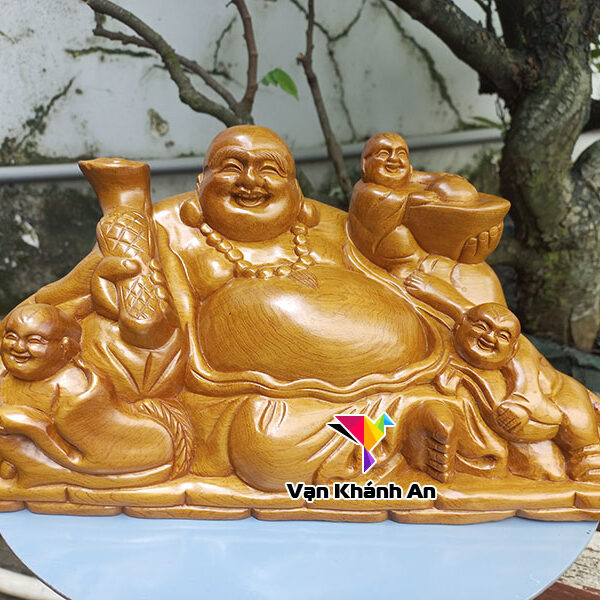 Tượng Phật Di Lặc gỗ bách xanh