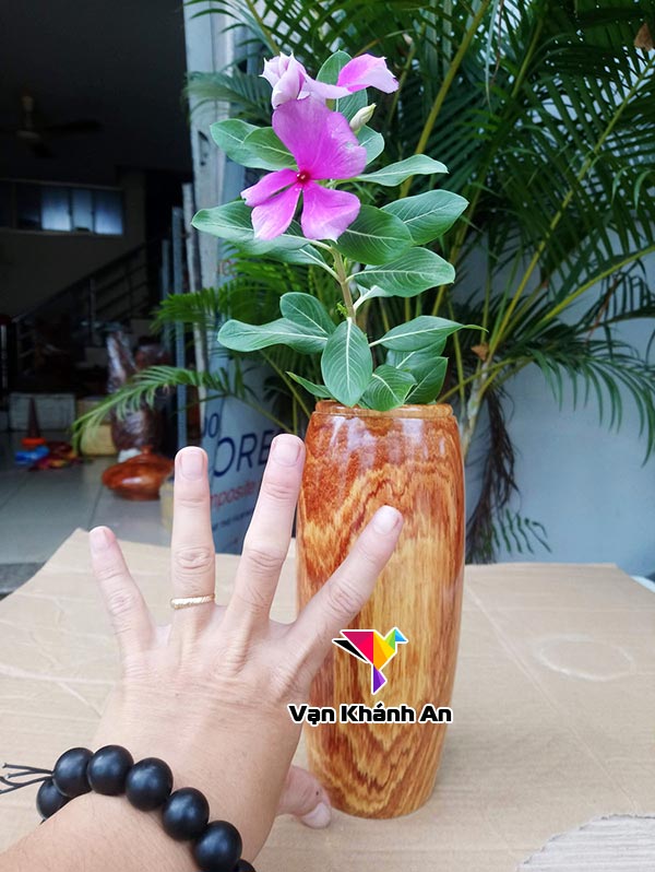 Lọ cắm hoa gỗ cẩm