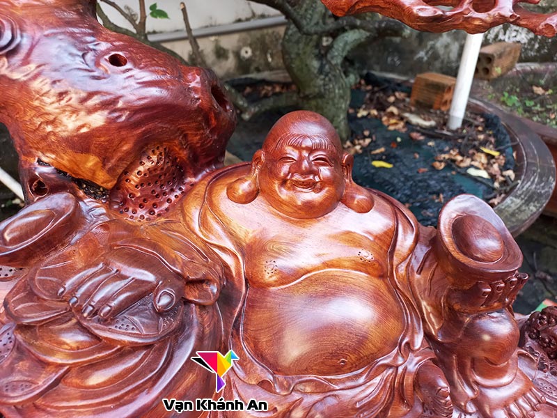 Tượng gỗ Phật Di Lặc ngồi tùng