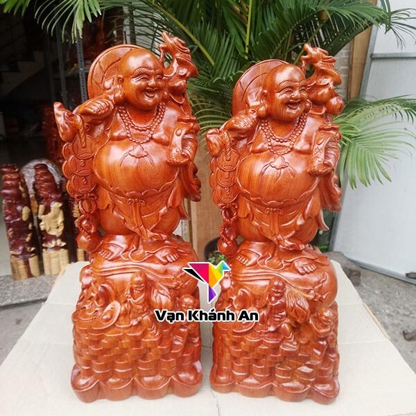 Tượng Phật Di Lặc bằng gỗ