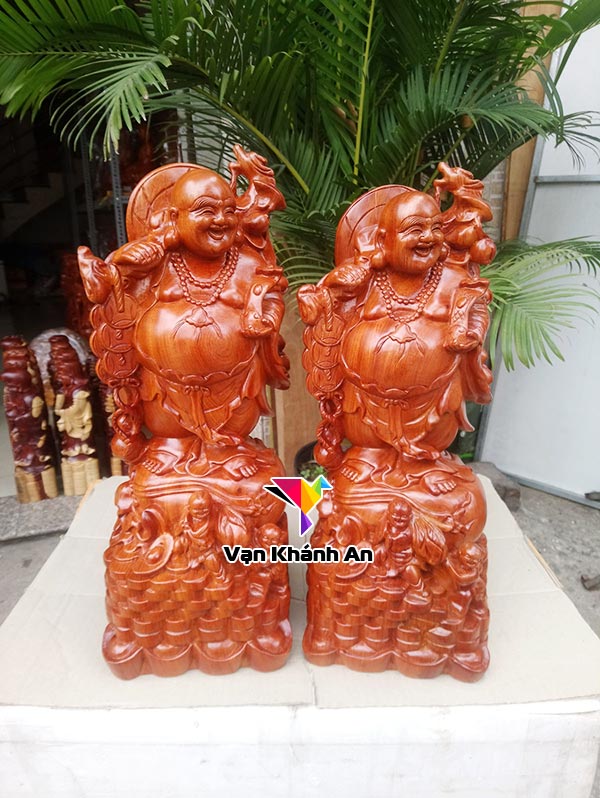 Tượng Phật Di Lặc bằng gỗ