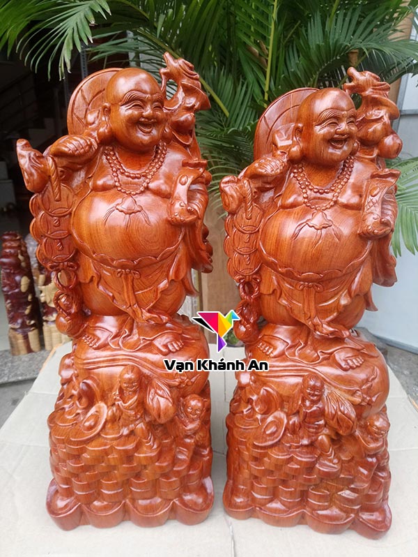 Tượng Phật Di Lặc bằng gỗ