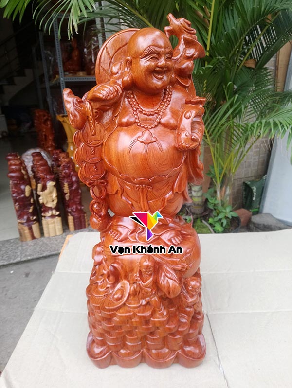 Tượng Phật Di Lặc bằng gỗ