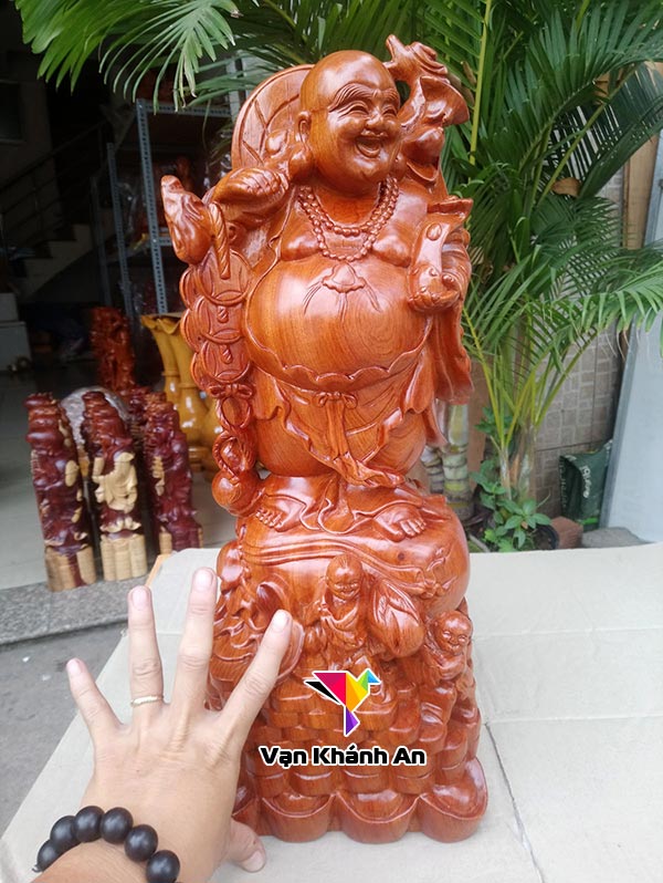 Tượng Phật Di Lặc bằng gỗ