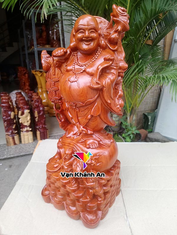 Tượng Phật Di Lặc bằng gỗ