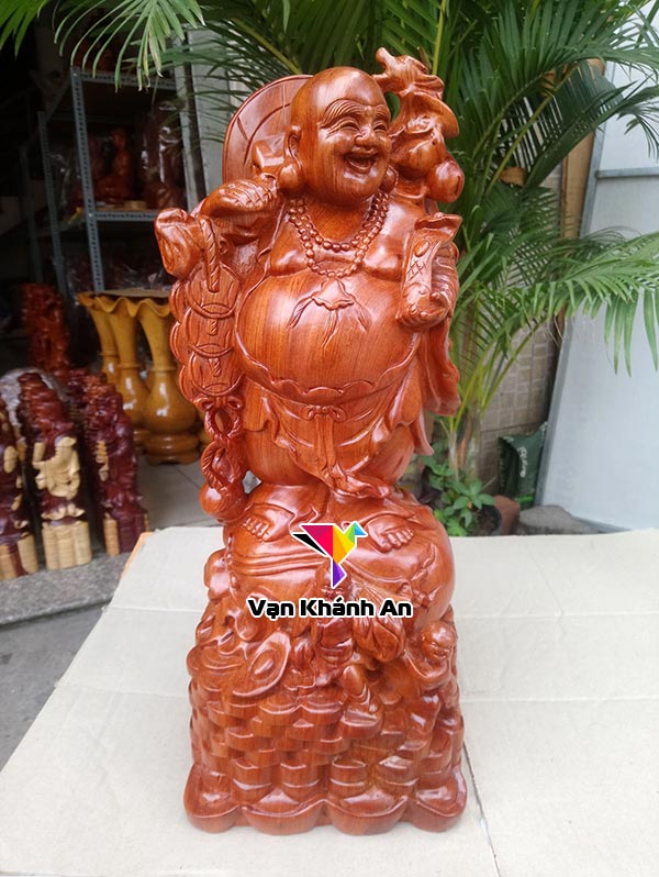 Tượng Phật Di Lặc bằng gỗ