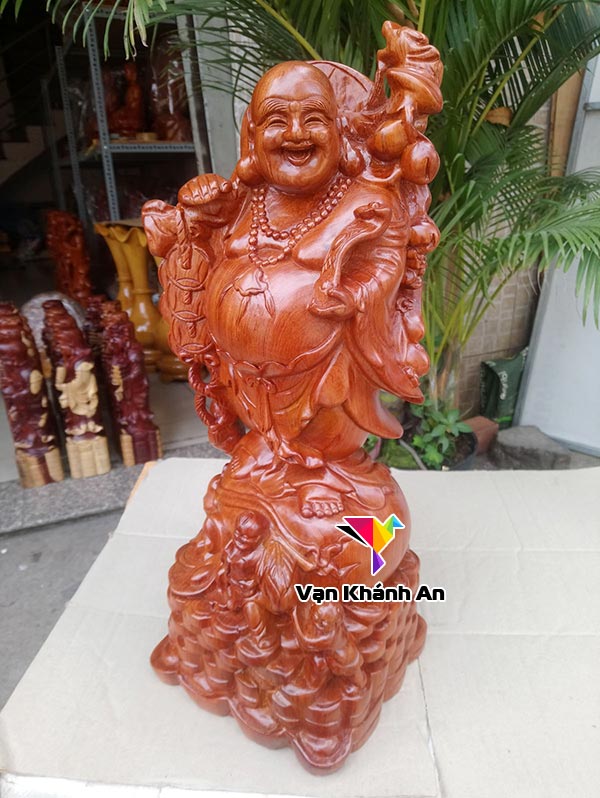 Tượng Phật Di Lặc bằng gỗ
