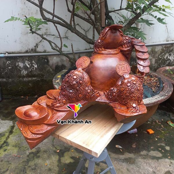 Tượng Tam Cóc trấn chum tiền