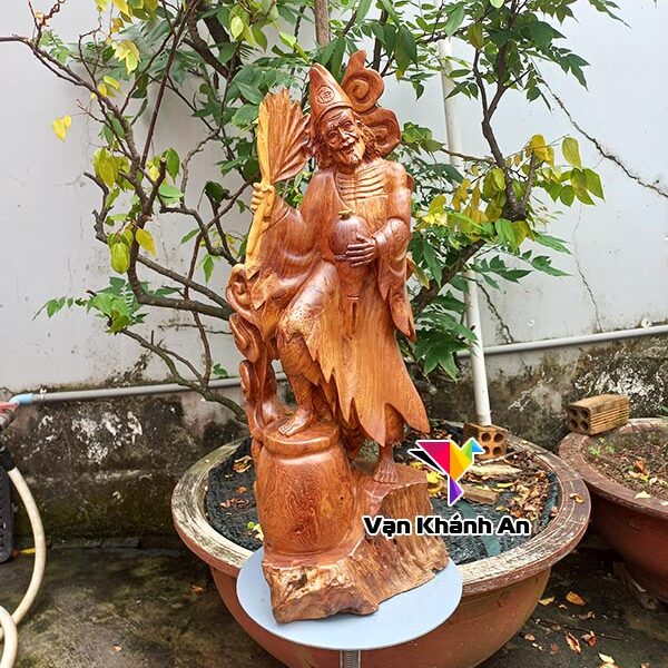 Tượng Tế Công bằng gỗ hương