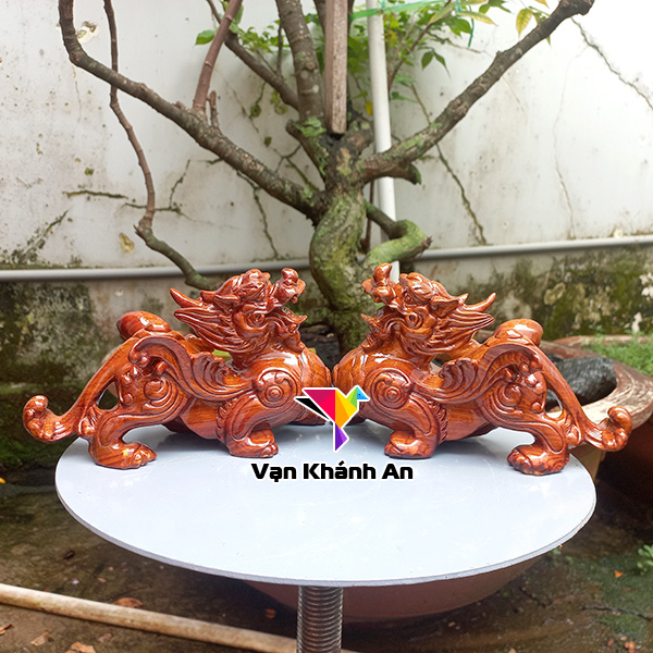 Tượng tỳ hưu bằng gỗ hương