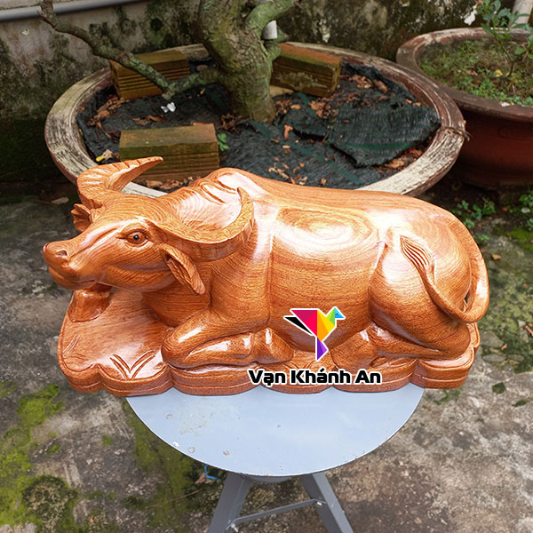 Tượng trâu gỗ hương
