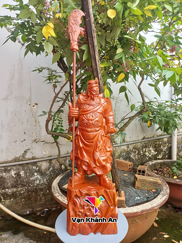 Tượng Quan Công bằng gỗ hương