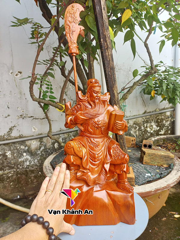 Tượng Quan Công đọc sách gỗ hương