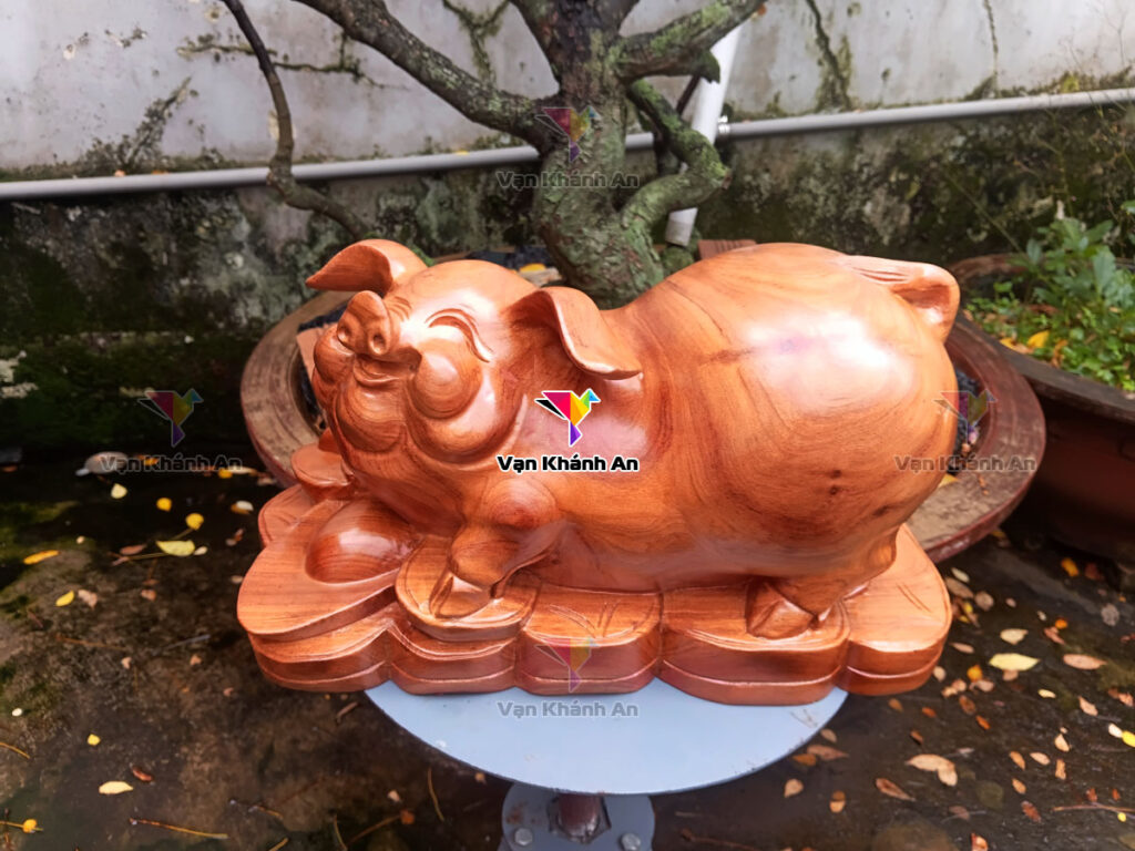 Tượng Heo Phong Thủy Gỗ Hương