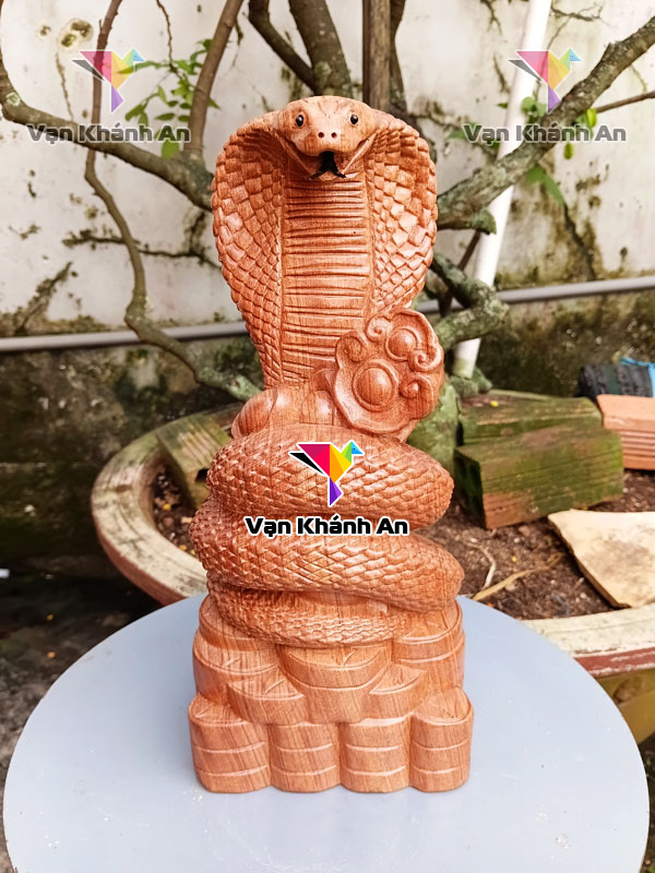 Tượng Rắn Phong Thủy Gỗ Hương